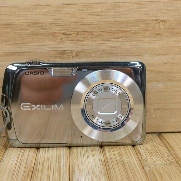 Casio Exilim EX-S5 10MP Digital Camera, with 3x Optical Zoom - Picture 3 of 8